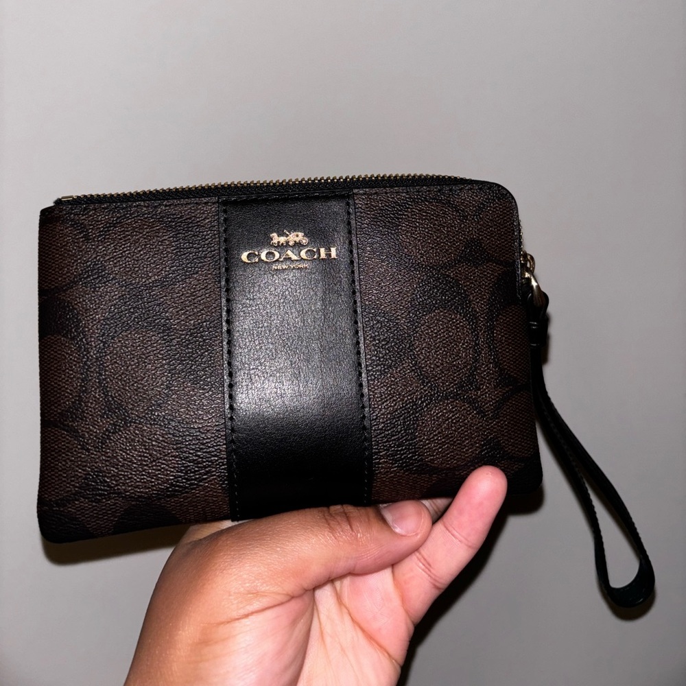COACH wristlet SIGNATURE CANVAS 🤎🖤